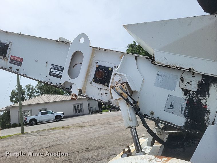 image for item DR4932 2012 Roadtec MTV1000D material transfer machine 