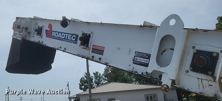 image for item DR4932 2012 Roadtec MTV1000D material transfer machine 