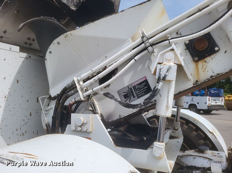 image for item DR4932 2012 Roadtec MTV1000D material transfer machine 