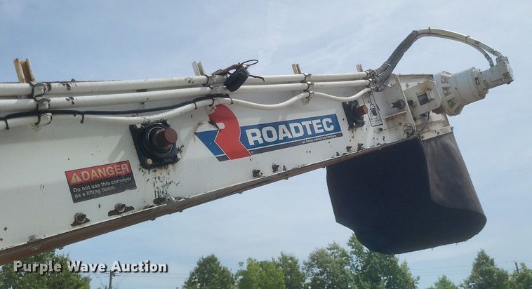 image for item DR4932 2012 Roadtec MTV1000D material transfer machine 