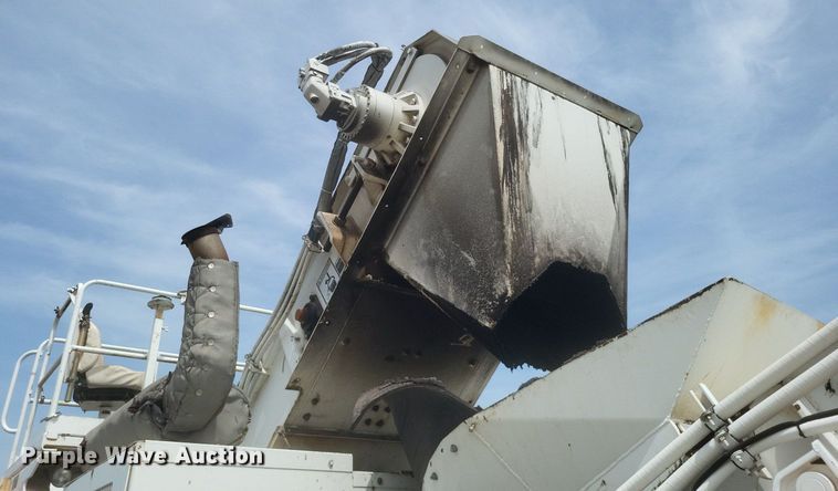 image for item DR4932 2012 Roadtec MTV1000D material transfer machine 