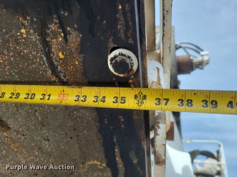 image for item DR4932 2012 Roadtec MTV1000D material transfer machine 