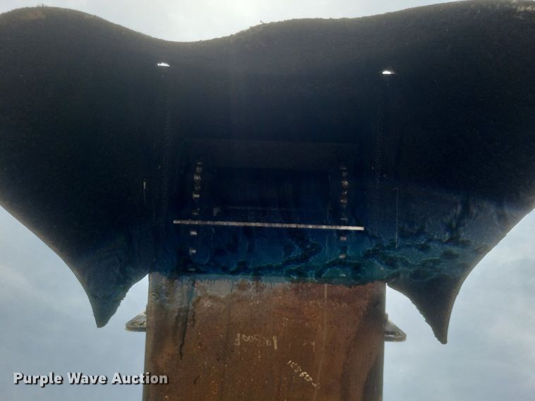 image for item DR4932 2012 Roadtec MTV1000D material transfer machine 