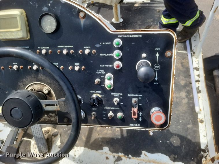 image for item DR4932 2012 Roadtec MTV1000D material transfer machine 