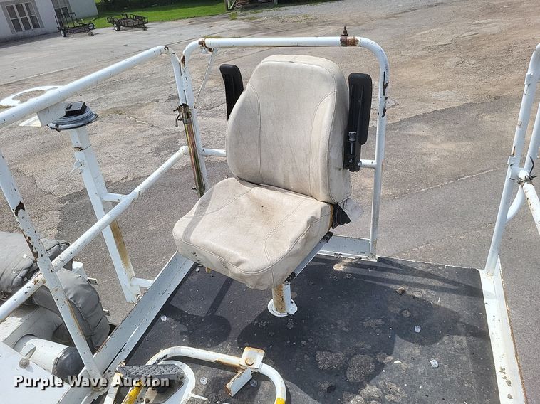 image for item DR4932 2012 Roadtec MTV1000D material transfer machine 