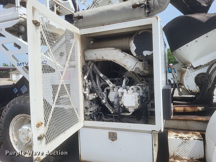 image for item DR4932 2012 Roadtec MTV1000D material transfer machine 