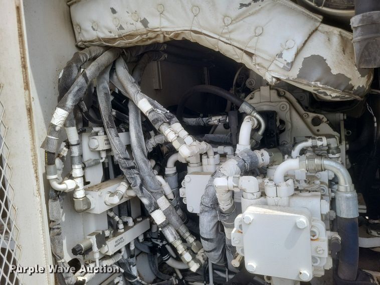 image for item DR4932 2012 Roadtec MTV1000D material transfer machine 