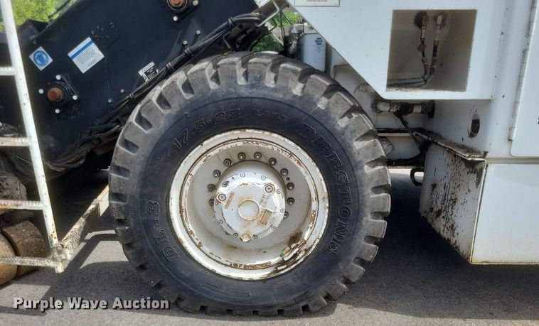 image for item DR4932 2012 Roadtec MTV1000D material transfer machine 