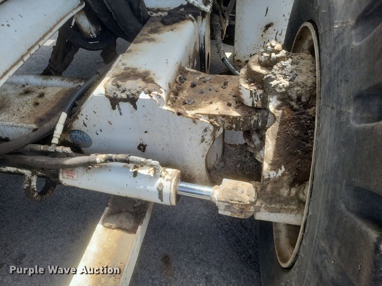 image for item DR4932 2012 Roadtec MTV1000D material transfer machine 