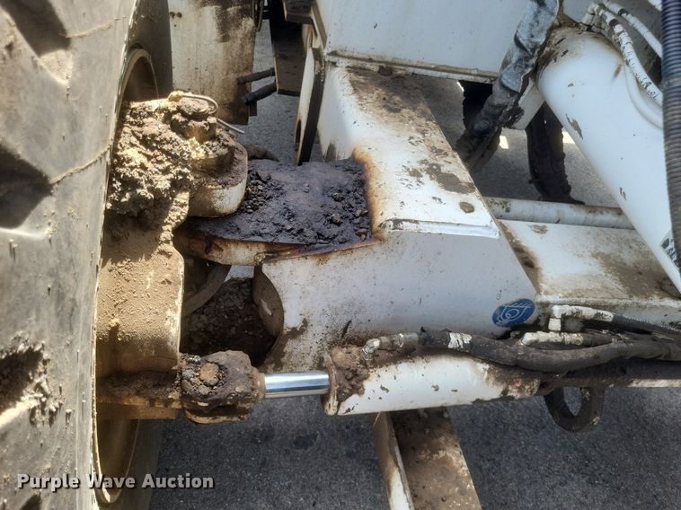 image for item DR4932 2012 Roadtec MTV1000D material transfer machine 