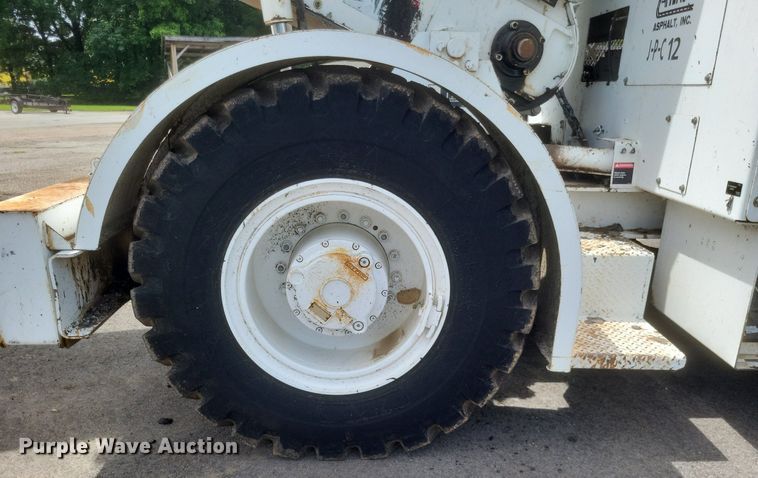 image for item DR4932 2012 Roadtec MTV1000D material transfer machine 