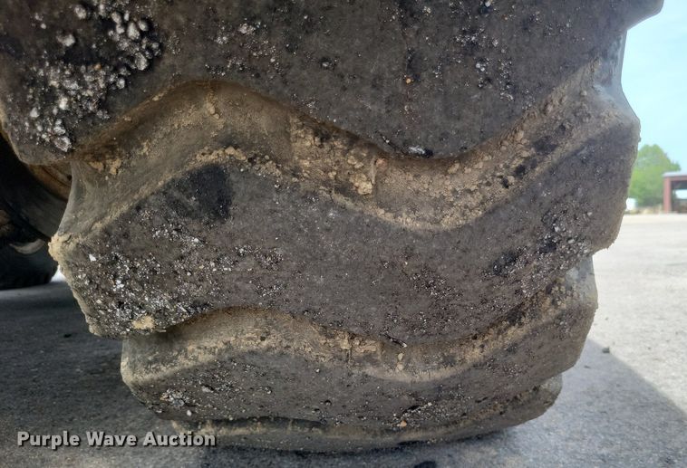 image for item DR4932 2012 Roadtec MTV1000D material transfer machine 