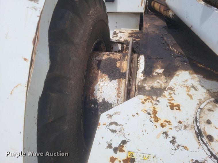 image for item DR4932 2012 Roadtec MTV1000D material transfer machine 