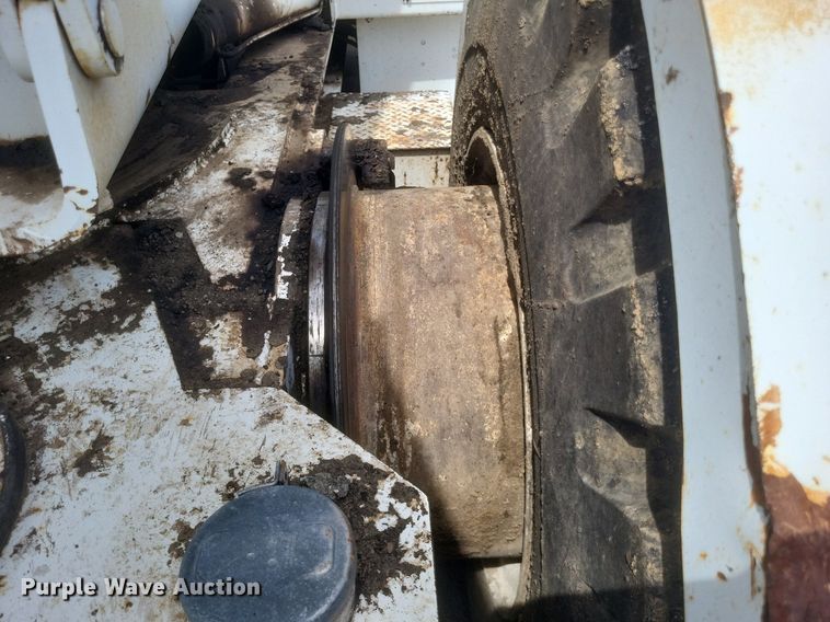 image for item DR4932 2012 Roadtec MTV1000D material transfer machine 