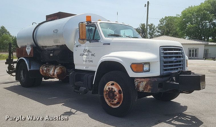 image for item DR4933 1997 Ford  F800 oil distributor truck