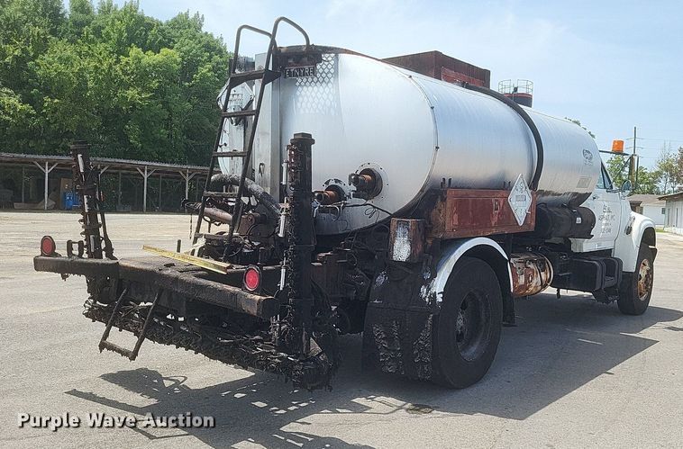 image for item DR4933 1997 Ford  F800 oil distributor truck