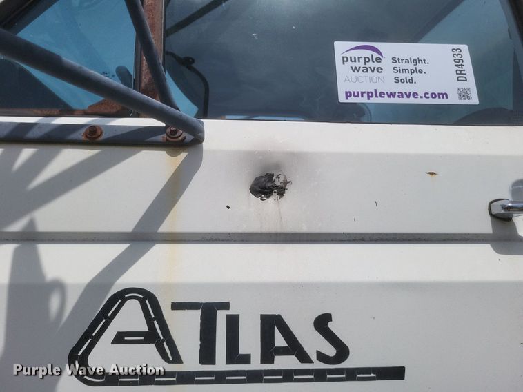 image for item DR4933 1997 Ford  F800 oil distributor truck