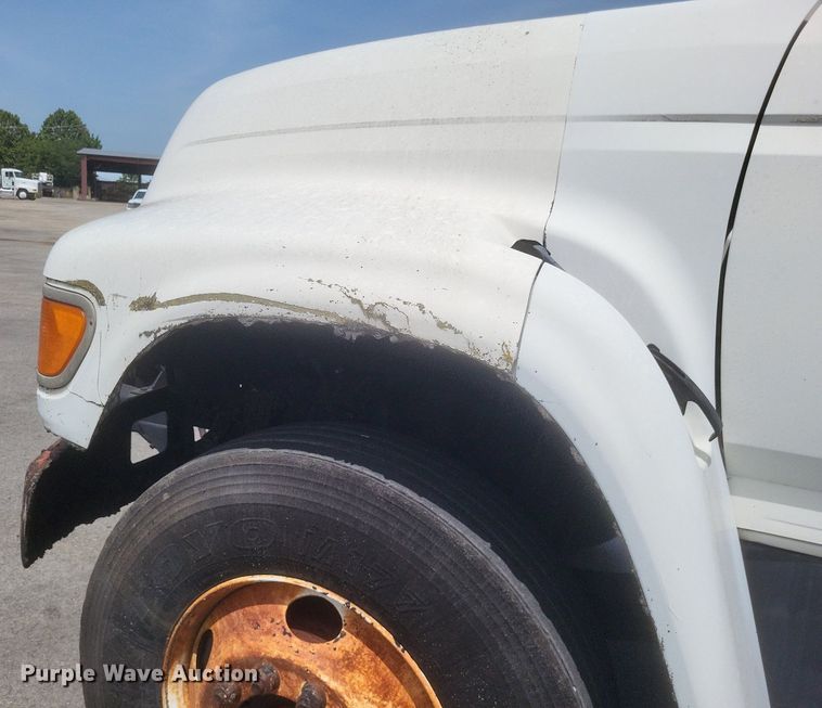 image for item DR4933 1997 Ford  F800 oil distributor truck