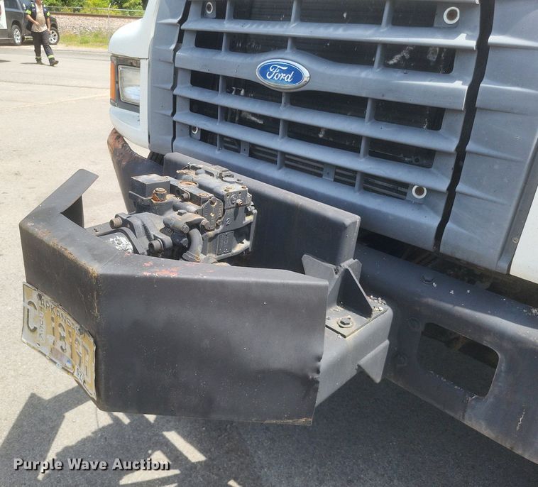 image for item DR4933 1997 Ford  F800 oil distributor truck