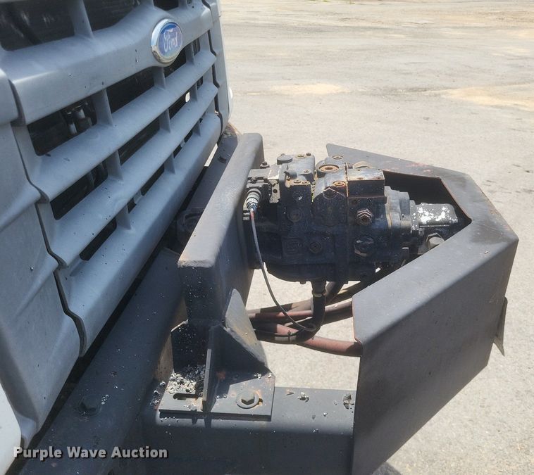 image for item DR4933 1997 Ford  F800 oil distributor truck