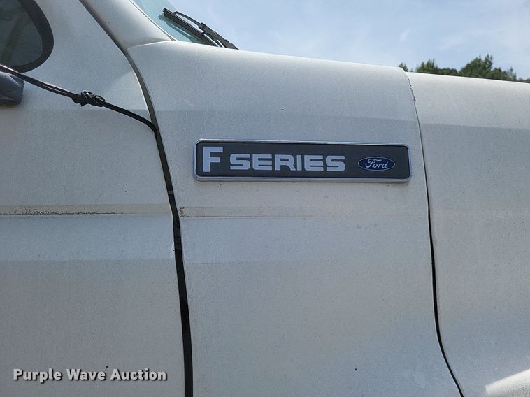 image for item DR4933 1997 Ford  F800 oil distributor truck