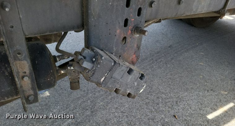 image for item DR4933 1997 Ford  F800 oil distributor truck