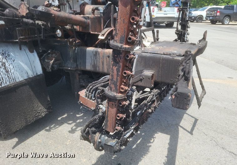 image for item DR4933 1997 Ford  F800 oil distributor truck