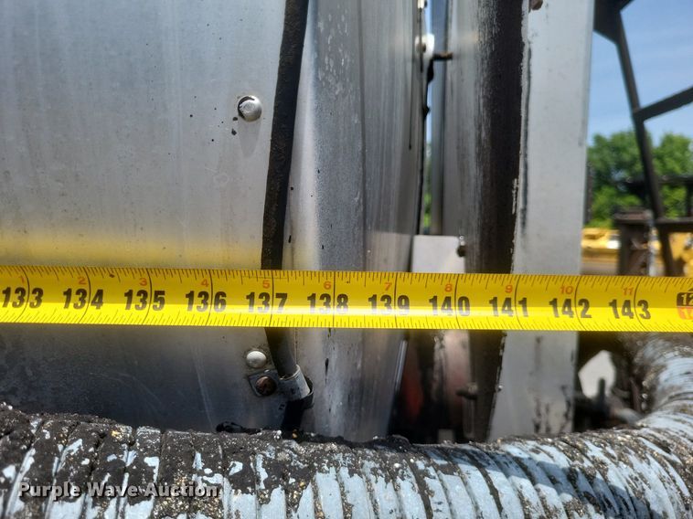 image for item DR4933 1997 Ford  F800 oil distributor truck