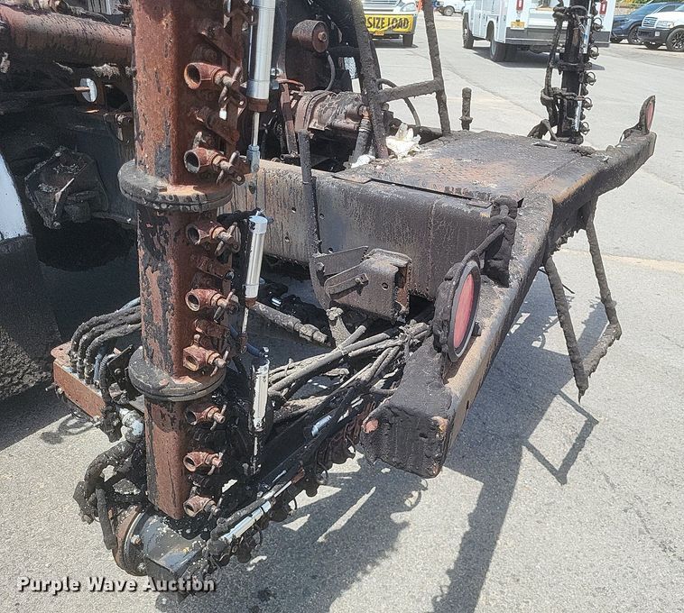 image for item DR4933 1997 Ford  F800 oil distributor truck