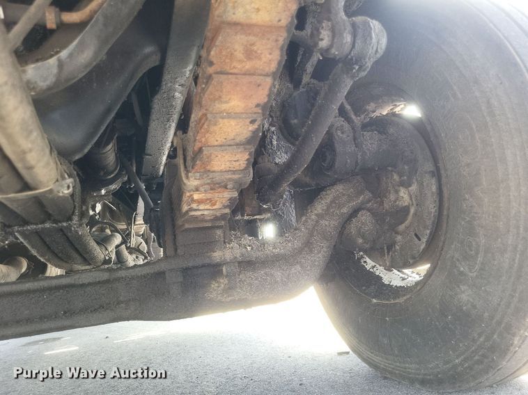 image for item DR4933 1997 Ford  F800 oil distributor truck