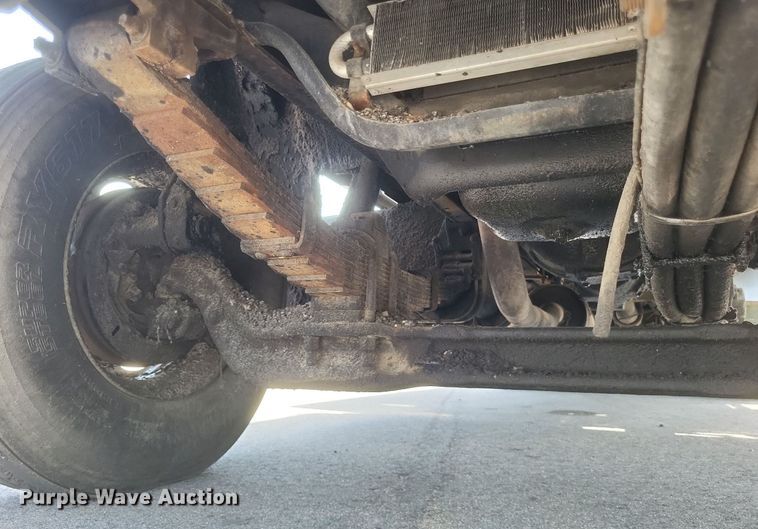 image for item DR4933 1997 Ford  F800 oil distributor truck