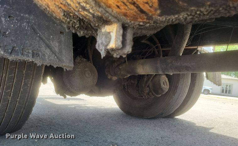 image for item DR4933 1997 Ford  F800 oil distributor truck