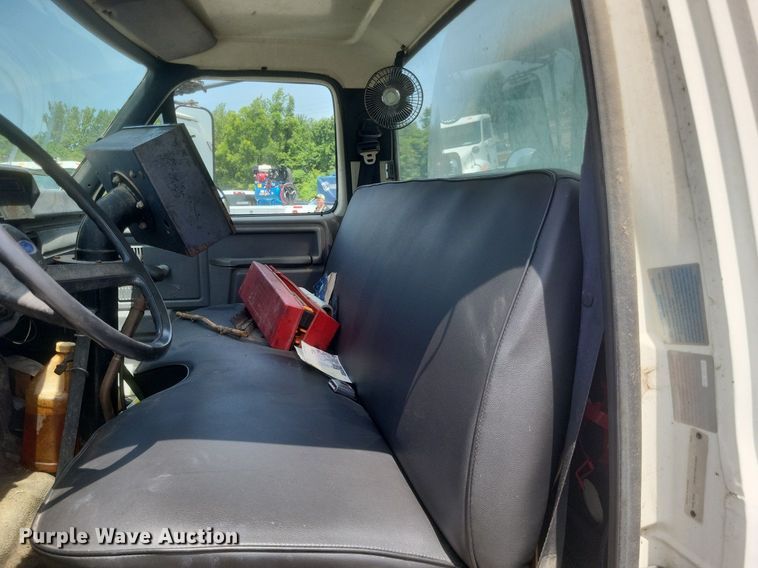 image for item DR4933 1997 Ford  F800 oil distributor truck