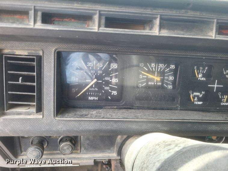 image for item DR4933 1997 Ford  F800 oil distributor truck