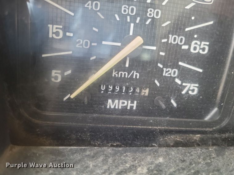 image for item DR4933 1997 Ford  F800 oil distributor truck