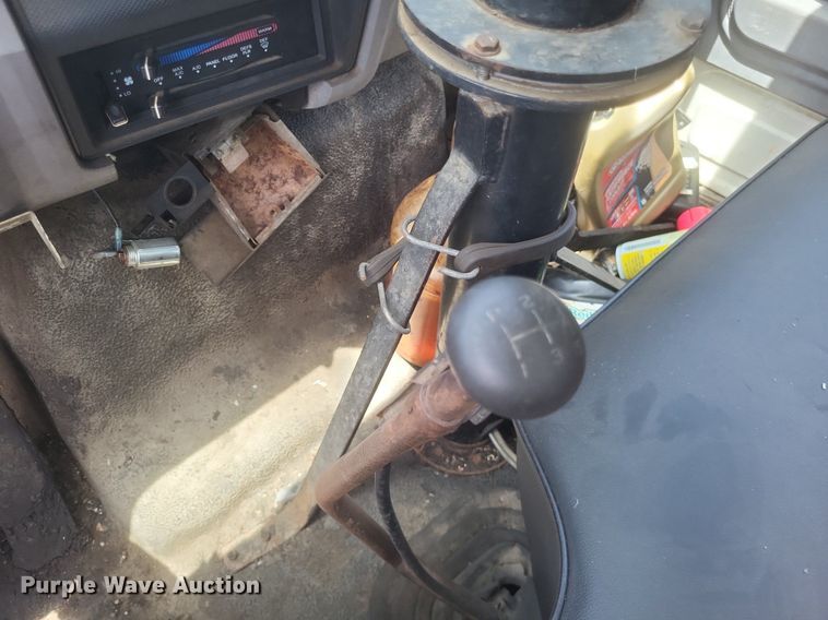 image for item DR4933 1997 Ford  F800 oil distributor truck