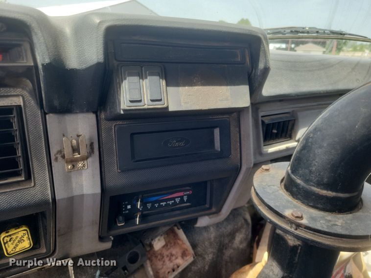 image for item DR4933 1997 Ford  F800 oil distributor truck