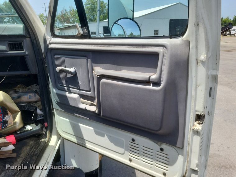 image for item DR4933 1997 Ford  F800 oil distributor truck