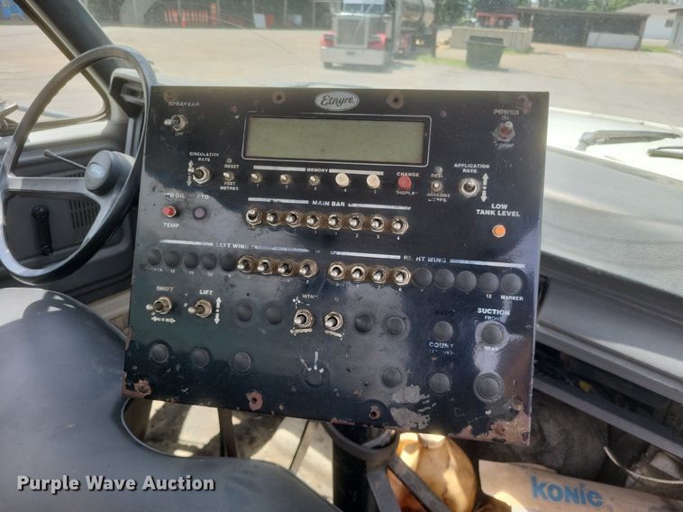 image for item DR4933 1997 Ford  F800 oil distributor truck