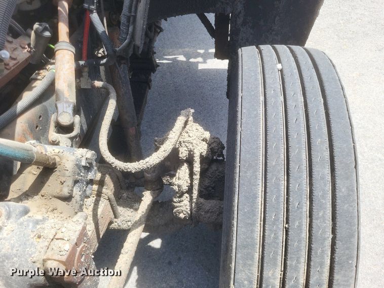 image for item DR4933 1997 Ford  F800 oil distributor truck