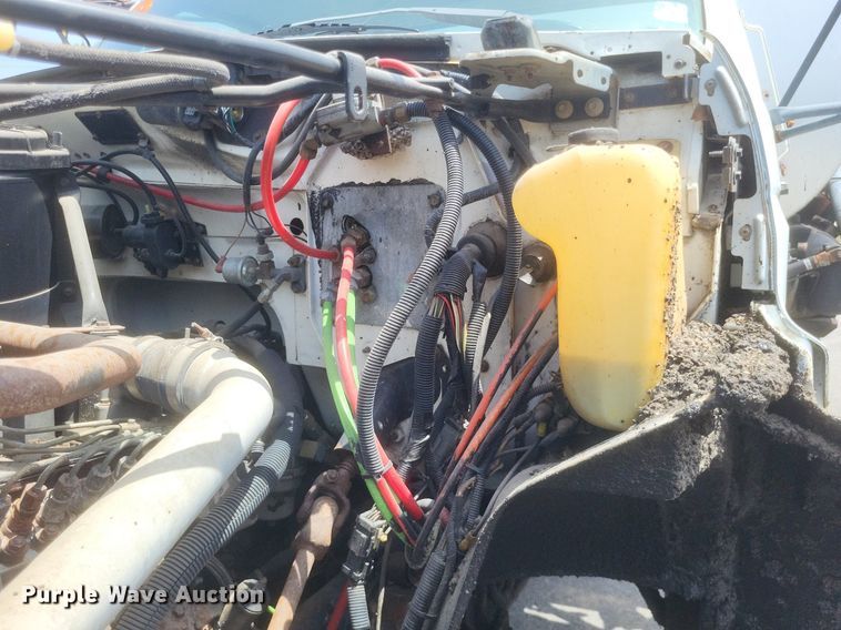 image for item DR4933 1997 Ford  F800 oil distributor truck