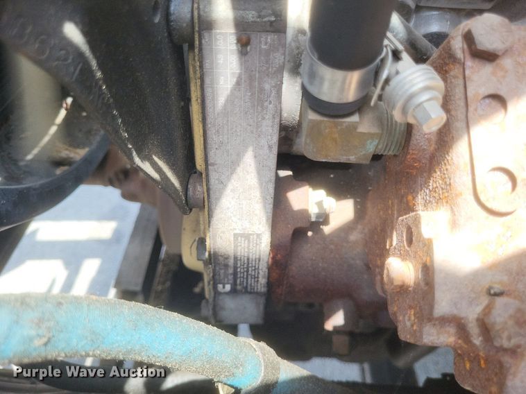 image for item DR4933 1997 Ford  F800 oil distributor truck