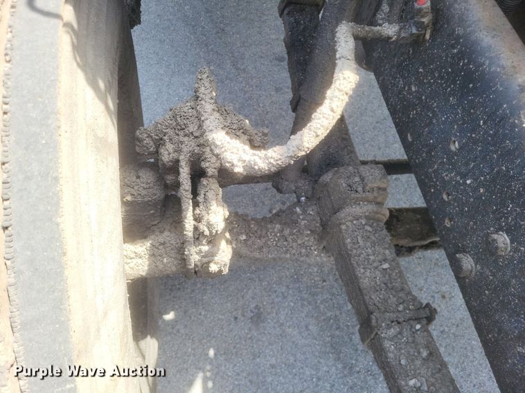 image for item DR4933 1997 Ford  F800 oil distributor truck