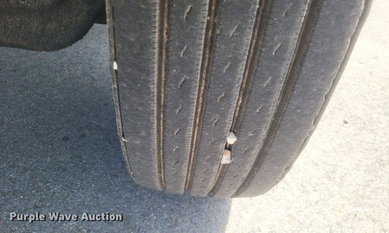 image for item DR4933 1997 Ford  F800 oil distributor truck