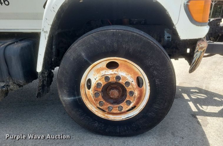 image for item DR4933 1997 Ford  F800 oil distributor truck