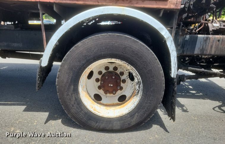 image for item DR4933 1997 Ford  F800 oil distributor truck