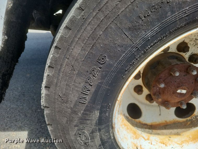 image for item DR4933 1997 Ford  F800 oil distributor truck