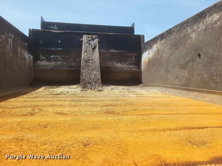 image for item DR4934 2004 GMC C7500 dump truck