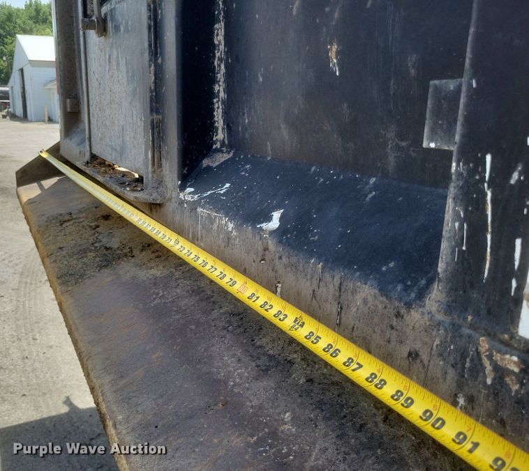 image for item DR4934 2004 GMC C7500 dump truck