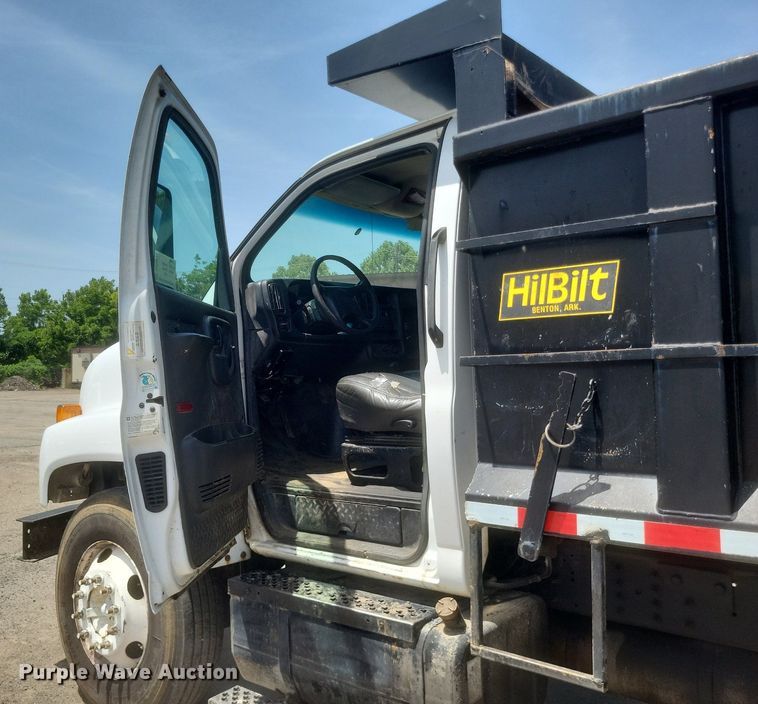 image for item DR4934 2004 GMC C7500 dump truck